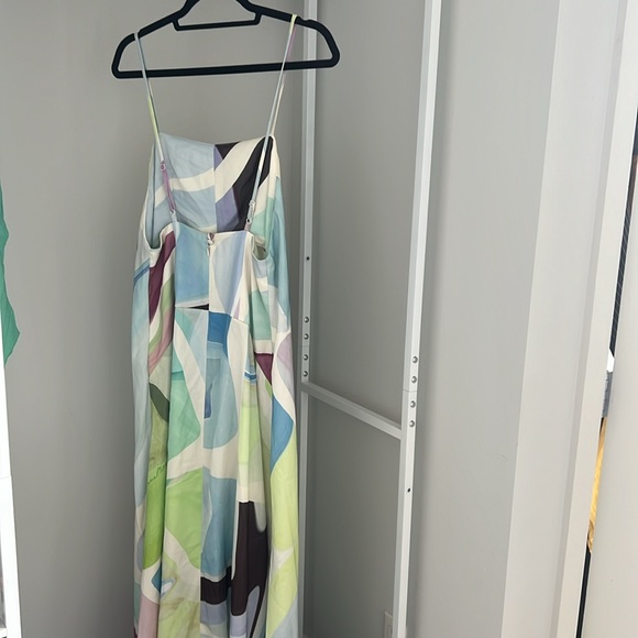 Beautifully Elegant Dress with Low Hanging Back - Picture 4 of 5